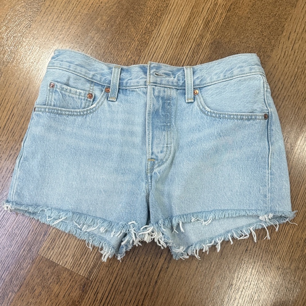 LEVIS SIZE 26 - never worn - Sky Blue Denim Shorts